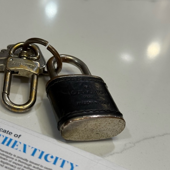 Louis Vuitton Black Leather Keychain with Lock charm - Picture 3 of 6